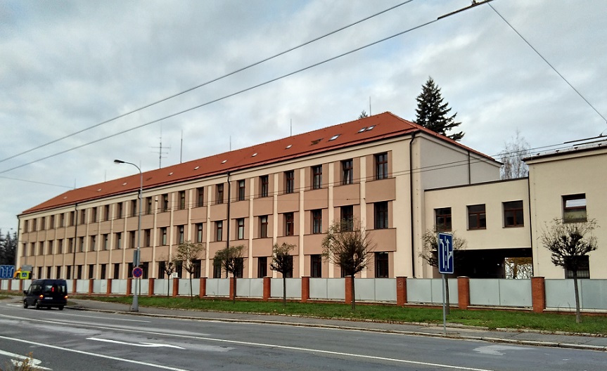 Hradec Králové — Nová kasárna, výměna oken a zateplení budov