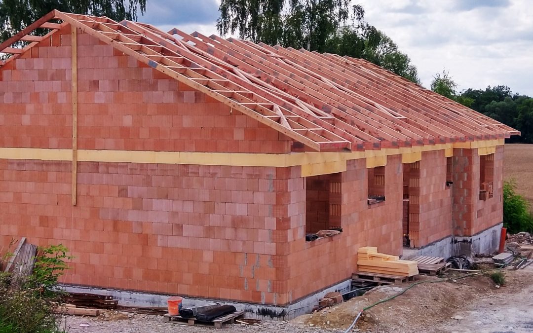 Zděné domy na klíč a srovnání ceny se stavbou svépomocí